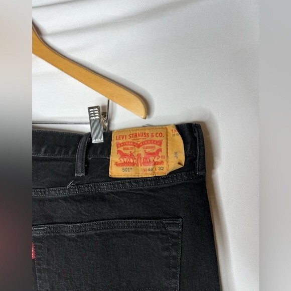LEVI'S 501 Button Fly Mens Jeans Size W44 L32 Color Black - Picture 3 of 14